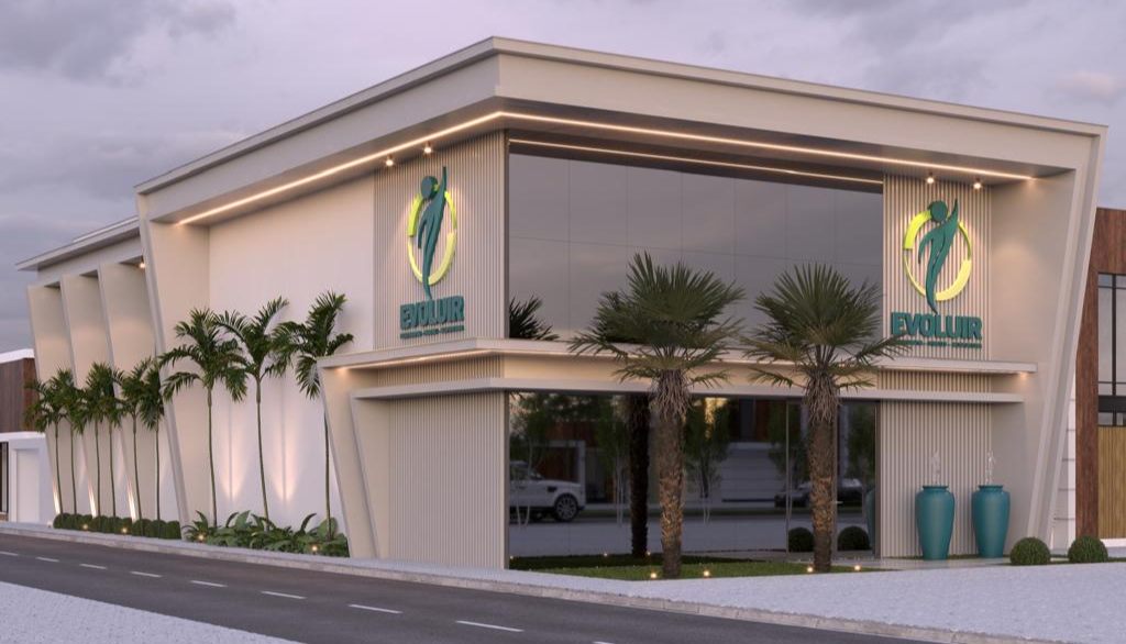 Foto de fachada moderna da clínica Evoluir Centro de Saúde com logomarca visível, ambiente ensolarado e paisagismo acolhedor
